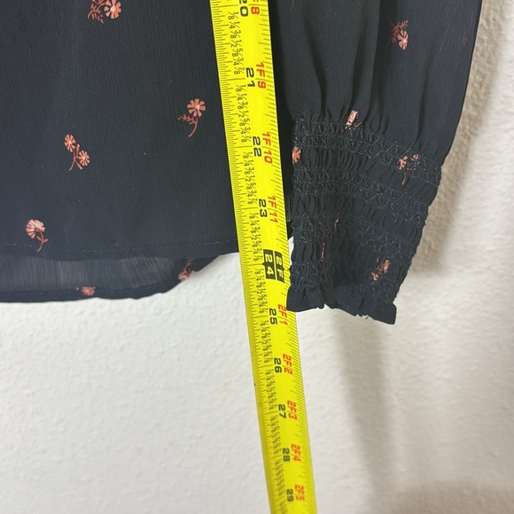 Madewell Georgette Smocked Mockneck Top in Amie Floral Black size Small - Picture 10 of 12